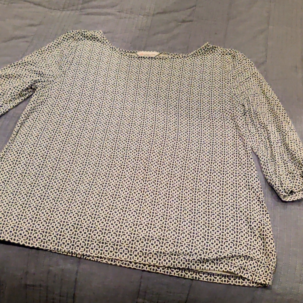 Liz Claiborne White and Black Geometric Print Women's Top